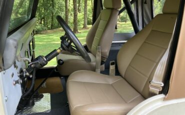 Jeep-Cj5-1972-Tan-Black-4