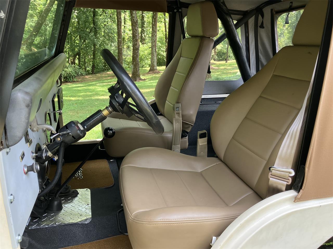 Jeep-Cj5-1972-Tan-Black-4