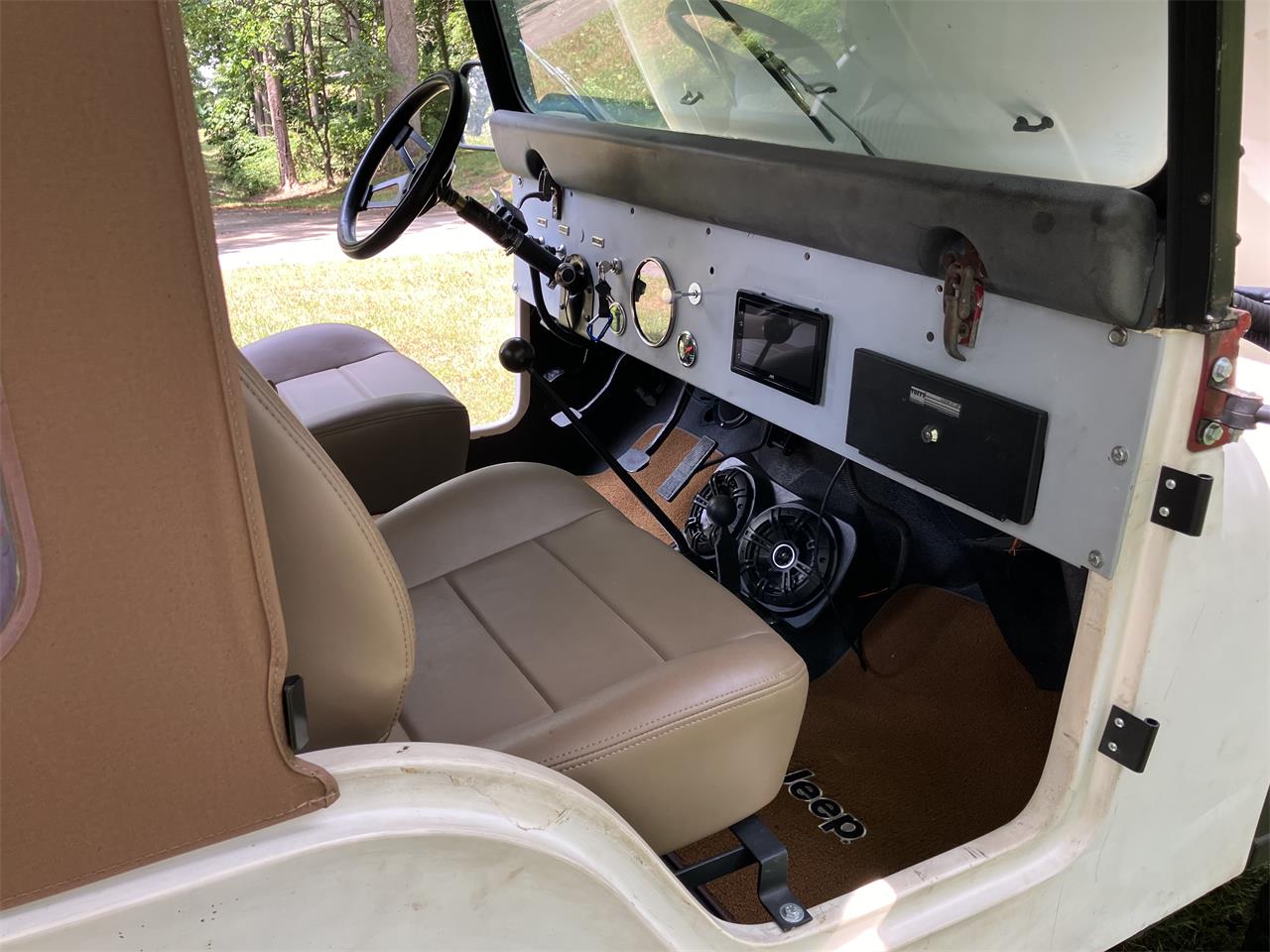 Jeep-Cj5-1972-Tan-Black-5