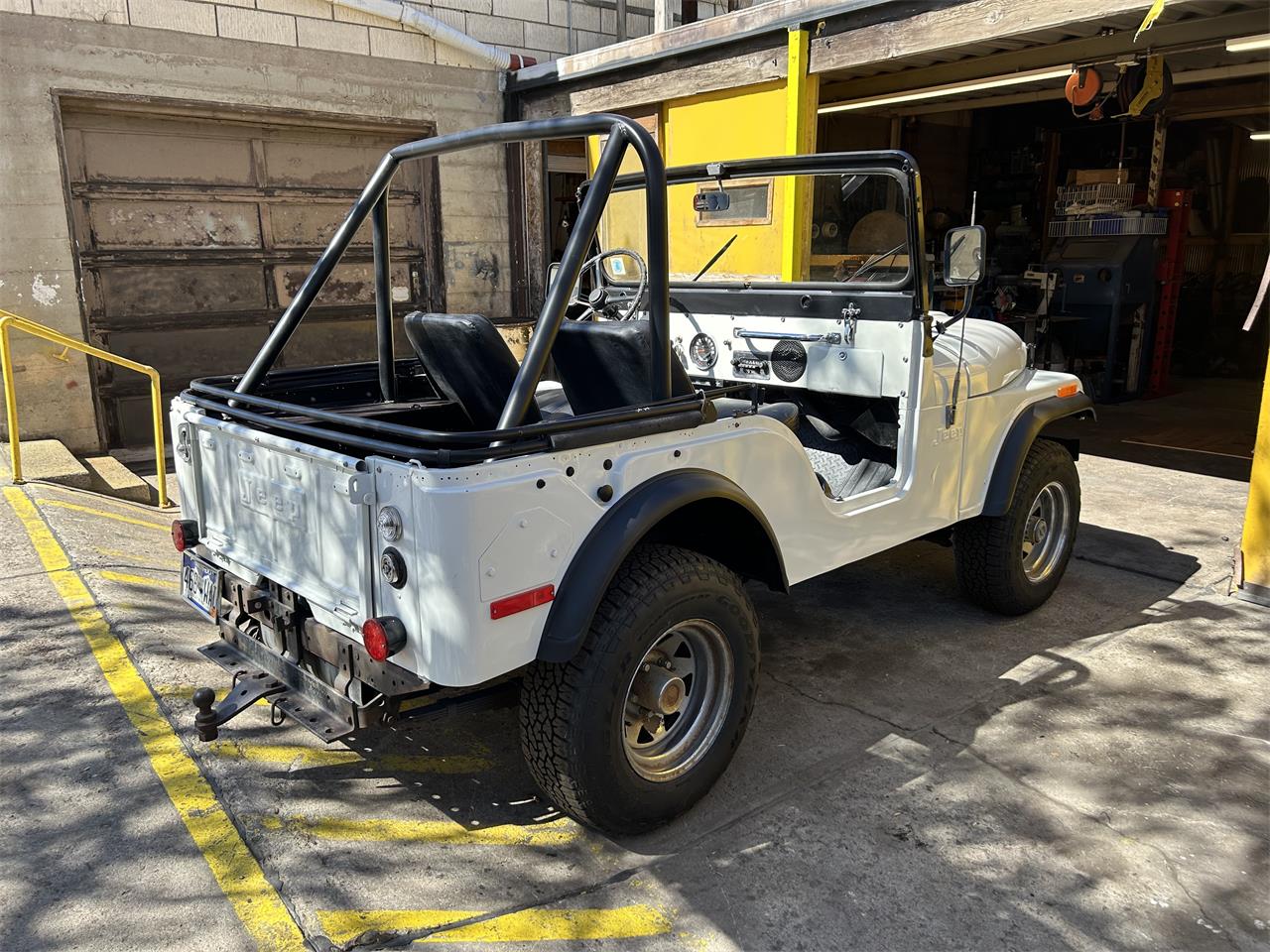 Jeep-Cj5-1973-Whit-Black-11