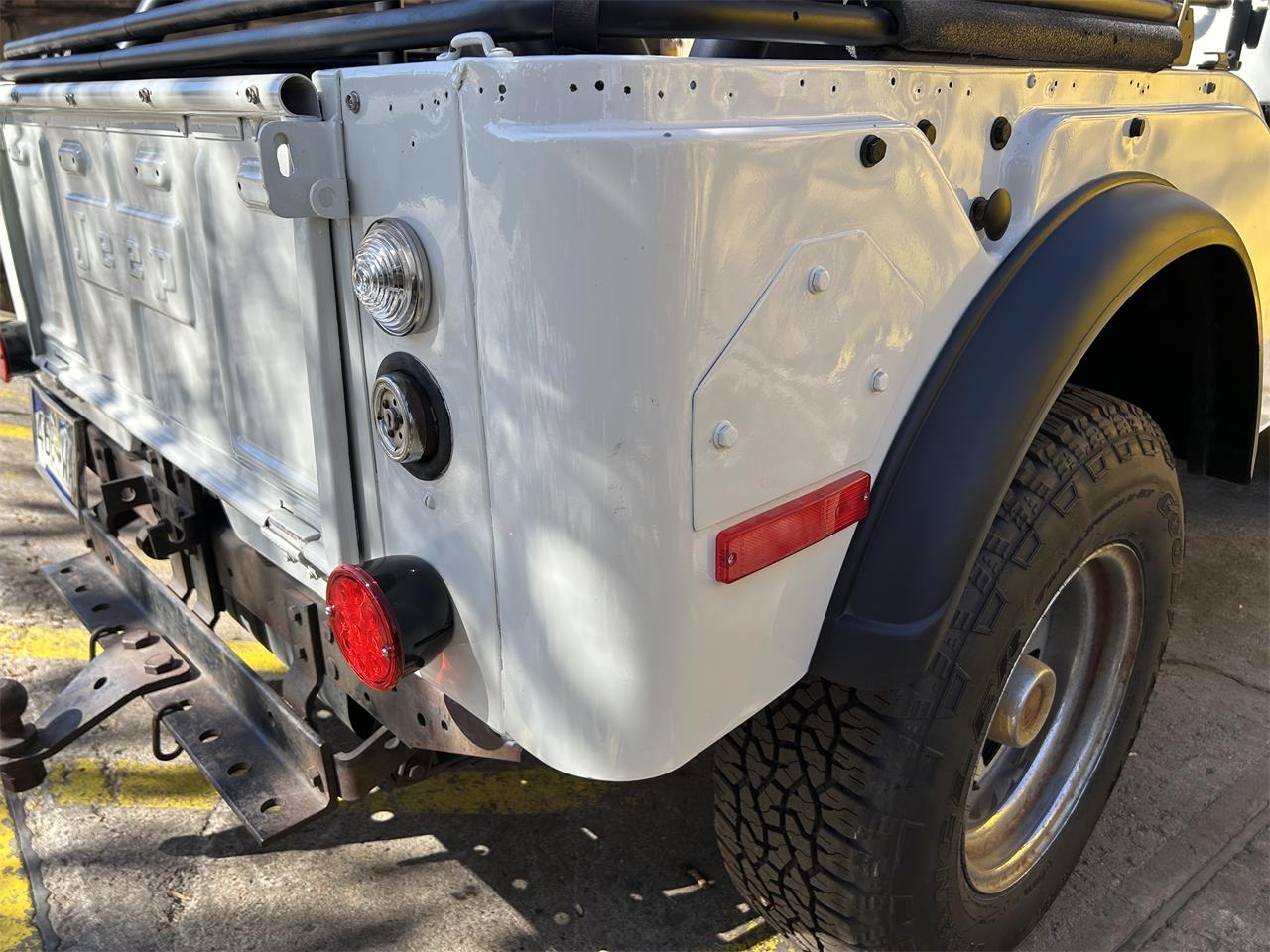 Jeep-Cj5-1973-Whit-Black-28