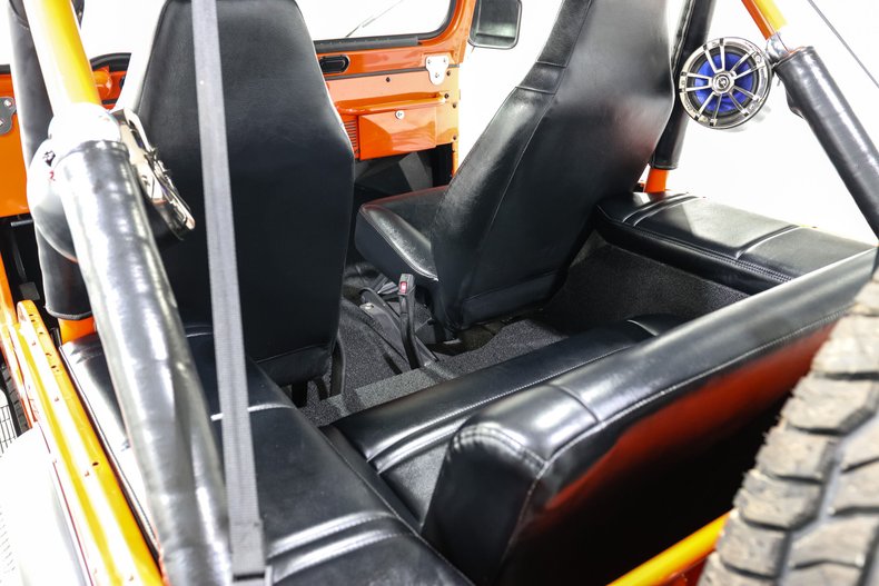 Jeep-Cj5-1977-Orange-Black-17