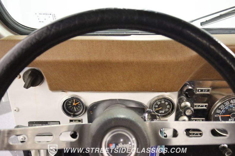 Jeep-Cj5-1978-White-Tan-41