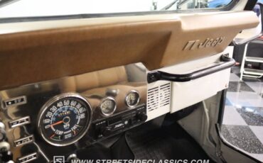 Jeep-Cj5-1978-White-Tan-46
