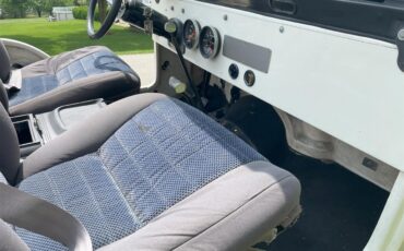 Jeep-Cj5-1980-White-White-43