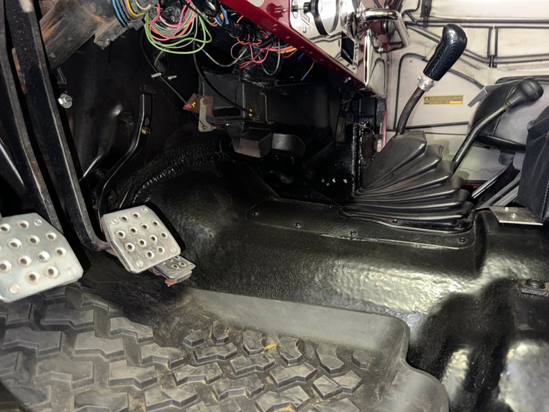 Jeep-Cj7-1980-Dark-Red-Metallic-Black-40