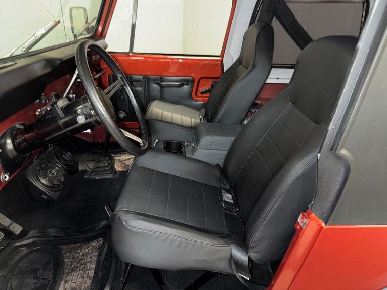 Jeep-Cj7-1981-Rust-Orange-Black-18