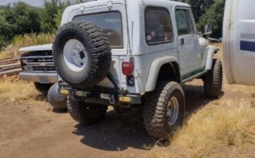 Jeep-Cj7-1982-21