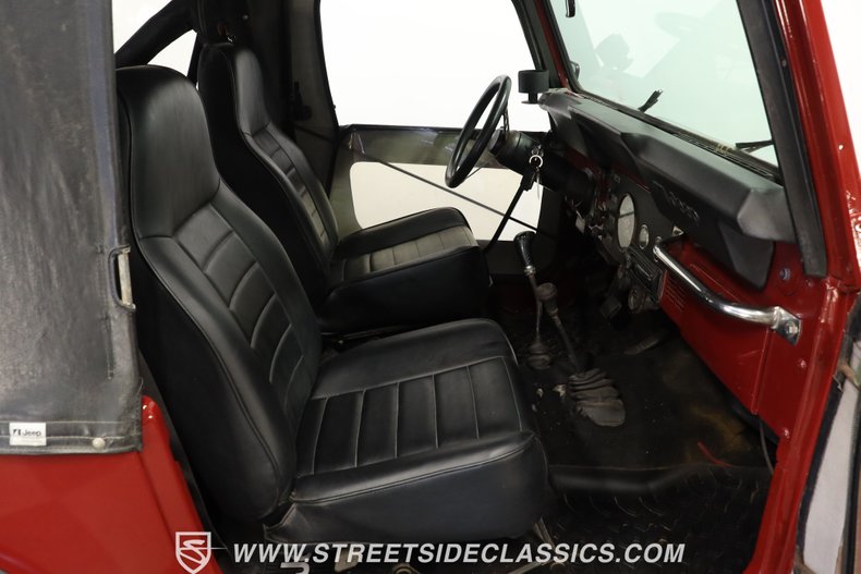Jeep-Cj7-1982-Burgundy-Black-43