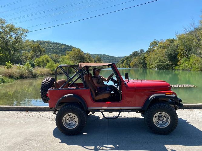 Jeep-Cj7-1982-Red-Tan-10