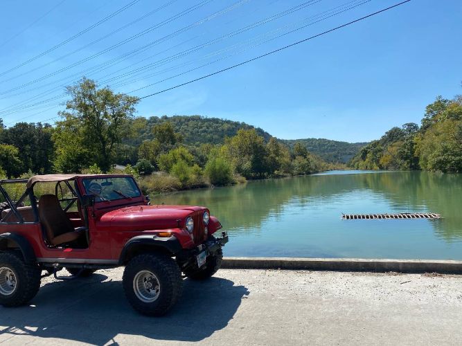 Jeep-Cj7-1982-Red-Tan-11