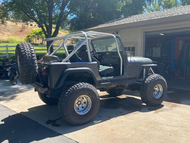 Jeep-Cj7-1984-Gray-2