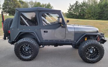 Jeep-Cj7-1984-Grey-Black-3