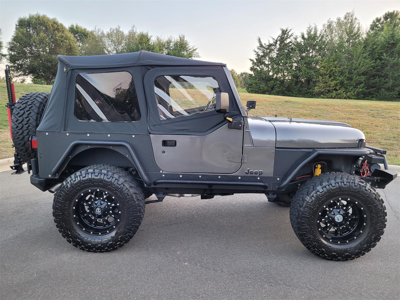 Jeep-Cj7-1984-Grey-Black-3