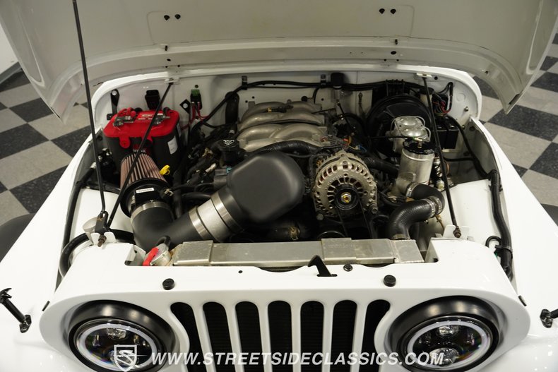 Jeep-Cj7-1984-White-Black-1