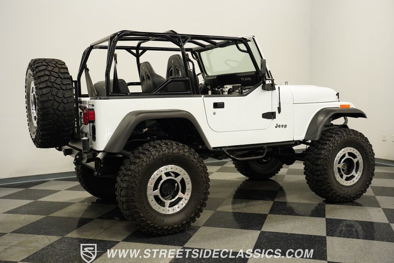 Jeep-Cj7-1984-White-Black-11