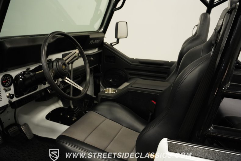 Jeep-Cj7-1984-White-Black-2