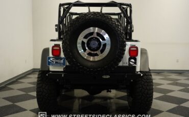 Jeep-Cj7-1984-White-Black-22