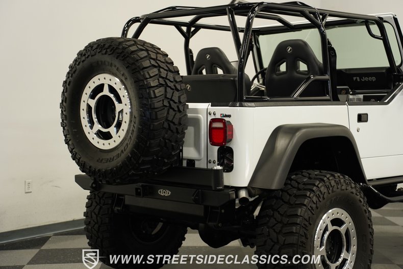 Jeep-Cj7-1984-White-Black-23