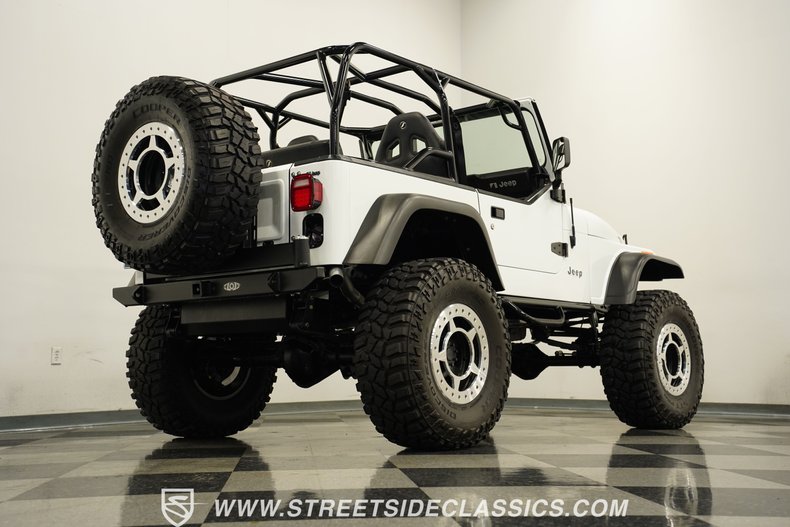 Jeep-Cj7-1984-White-Black-24