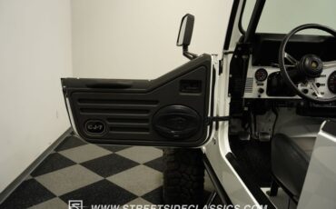 Jeep-Cj7-1984-White-Black-33