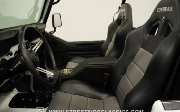 Jeep-Cj7-1984-White-Black-35