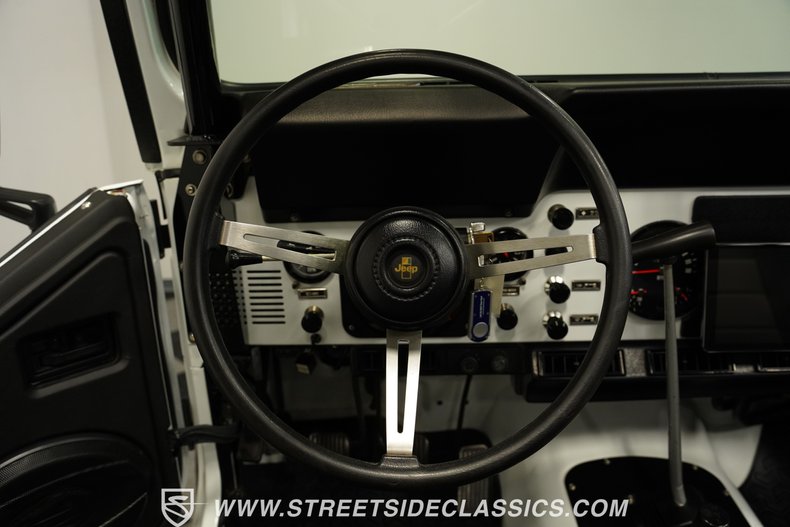 Jeep-Cj7-1984-White-Black-36