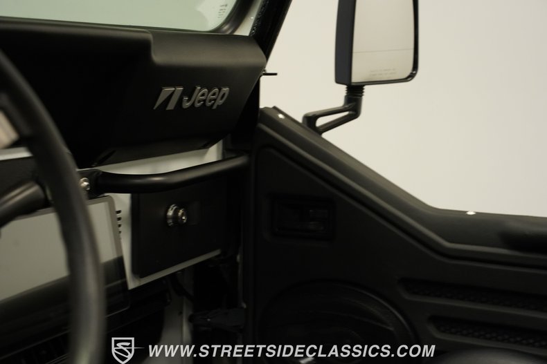 Jeep-Cj7-1984-White-Black-47