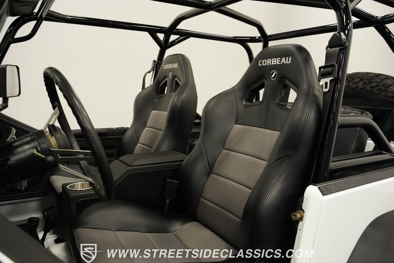 Jeep-Cj7-1984-White-Black-49