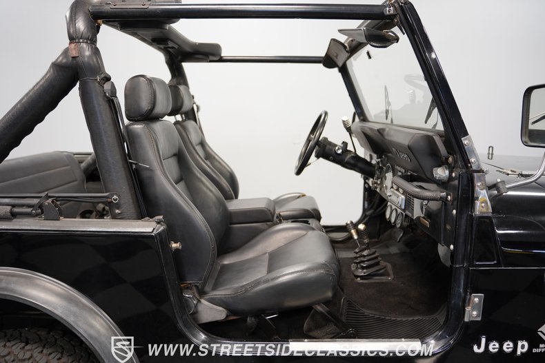 Jeep-Cj7-1985-Black-Black-44
