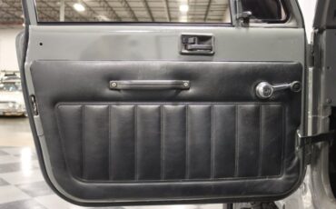 Jeep-Cj8-scrambler-1985-Gray-Black-45