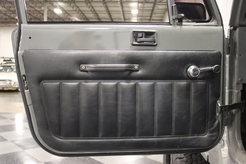 Jeep-Cj8-scrambler-1985-Gray-Black-45