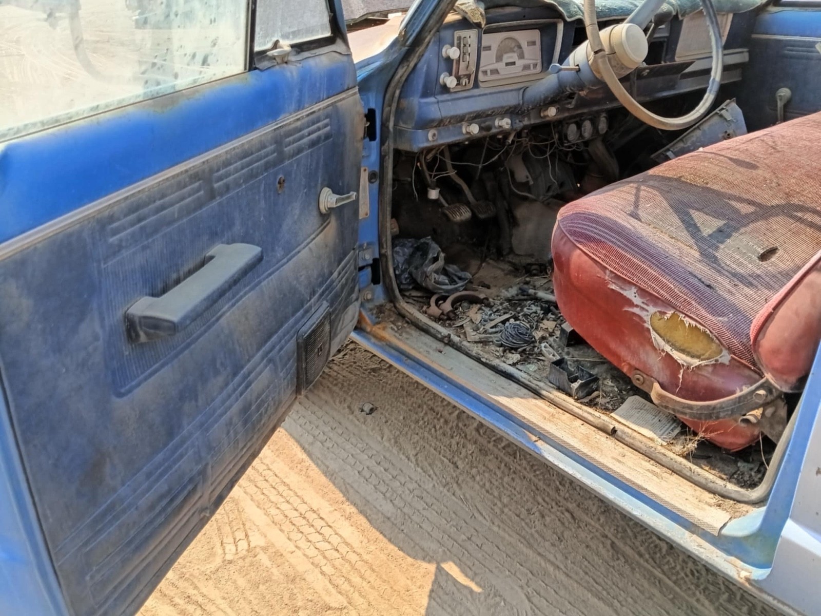 Jeep-Gladiator-1971-11