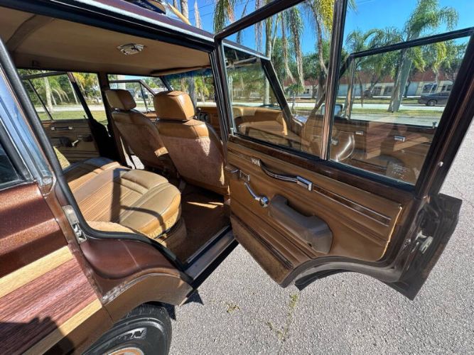 Jeep-Grand-wagoneer-1985-Brown-Beige-11