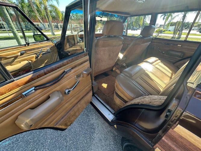 Jeep-Grand-wagoneer-1985-Brown-Beige-13