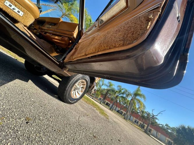 Jeep-Grand-wagoneer-1985-Brown-Beige-5