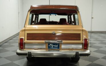 Jeep-Grand-wagoneer-1985-Champagne-Metallic-Garnet-Red-13