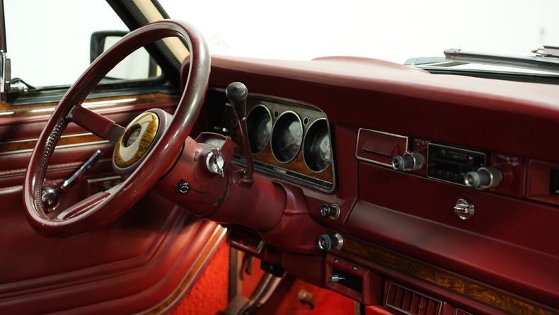 Jeep-Grand-wagoneer-1985-Champagne-Metallic-Garnet-Red-2