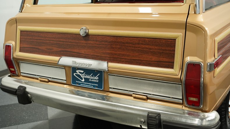 Jeep-Grand-wagoneer-1985-Champagne-Metallic-Garnet-Red-29