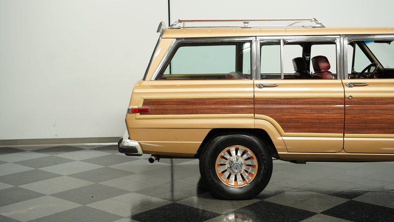 Jeep-Grand-wagoneer-1985-Champagne-Metallic-Garnet-Red-31