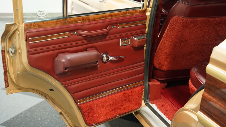 Jeep-Grand-wagoneer-1985-Champagne-Metallic-Garnet-Red-43