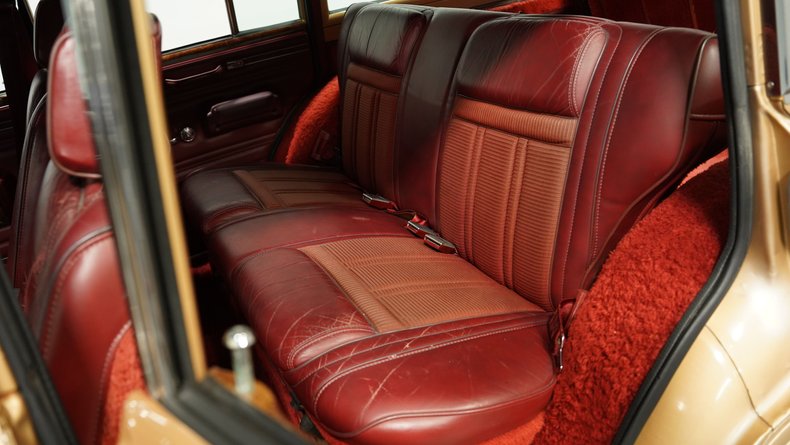 Jeep-Grand-wagoneer-1985-Champagne-Metallic-Garnet-Red-44