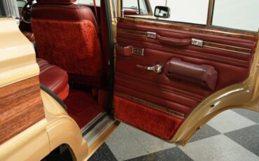 Jeep-Grand-wagoneer-1985-Champagne-Metallic-Garnet-Red-47