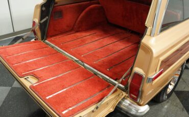 Jeep-Grand-wagoneer-1985-Champagne-Metallic-Garnet-Red-6