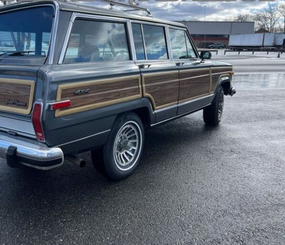 Jeep-Grand-wagoneer-1987-Light-Blue-Metallic-Burgundy-LeatherClo-2