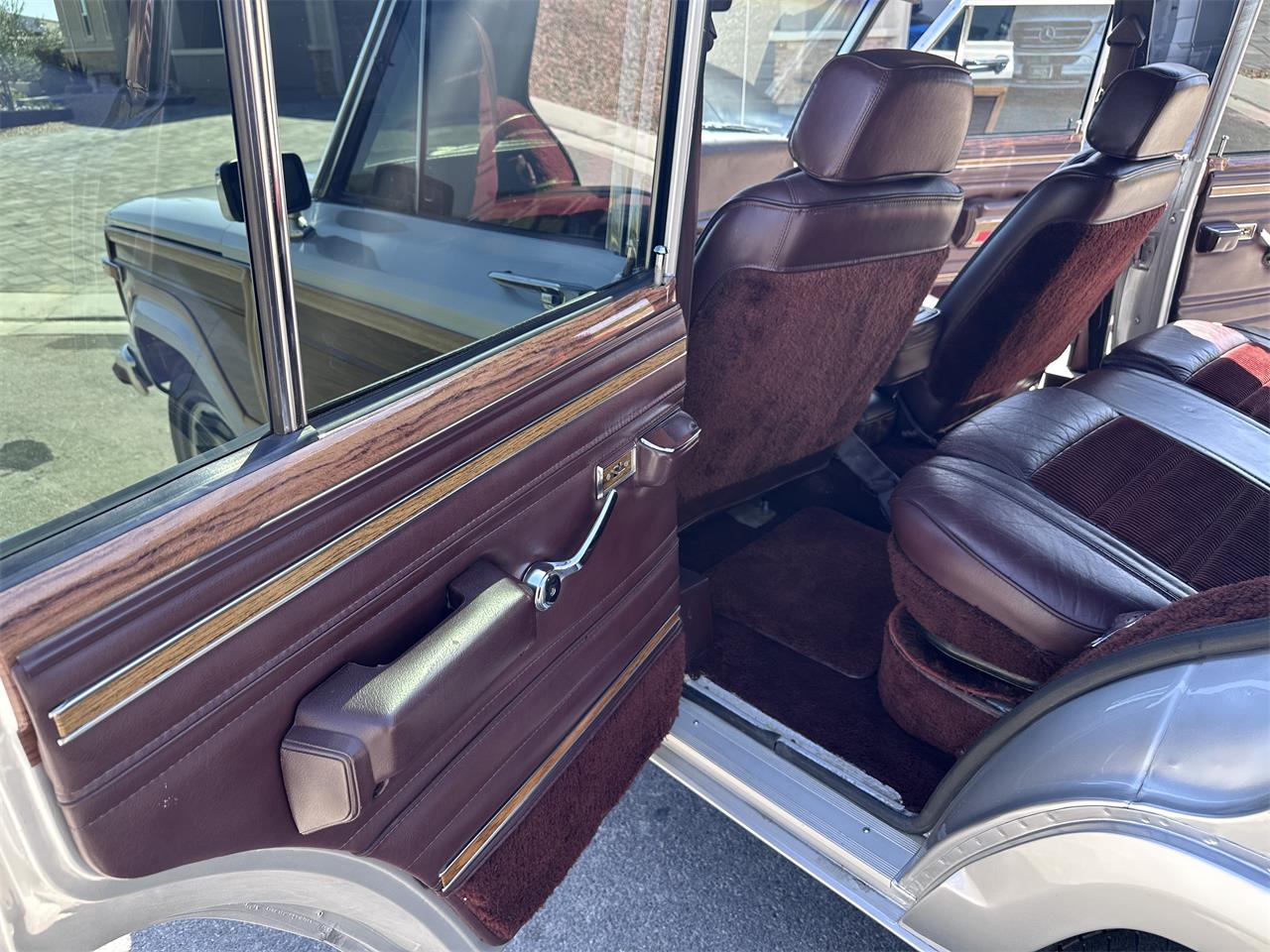 Jeep-Grand-wagoneer-1987-SilverGrey-Cordova-11