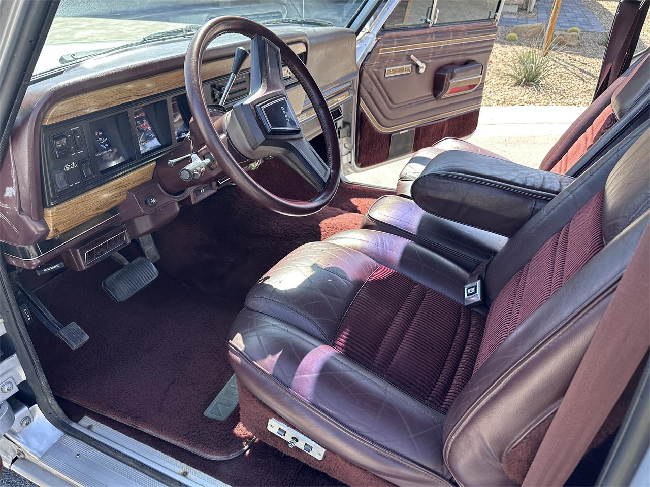 Jeep-Grand-wagoneer-1987-SilverGrey-Cordova-13