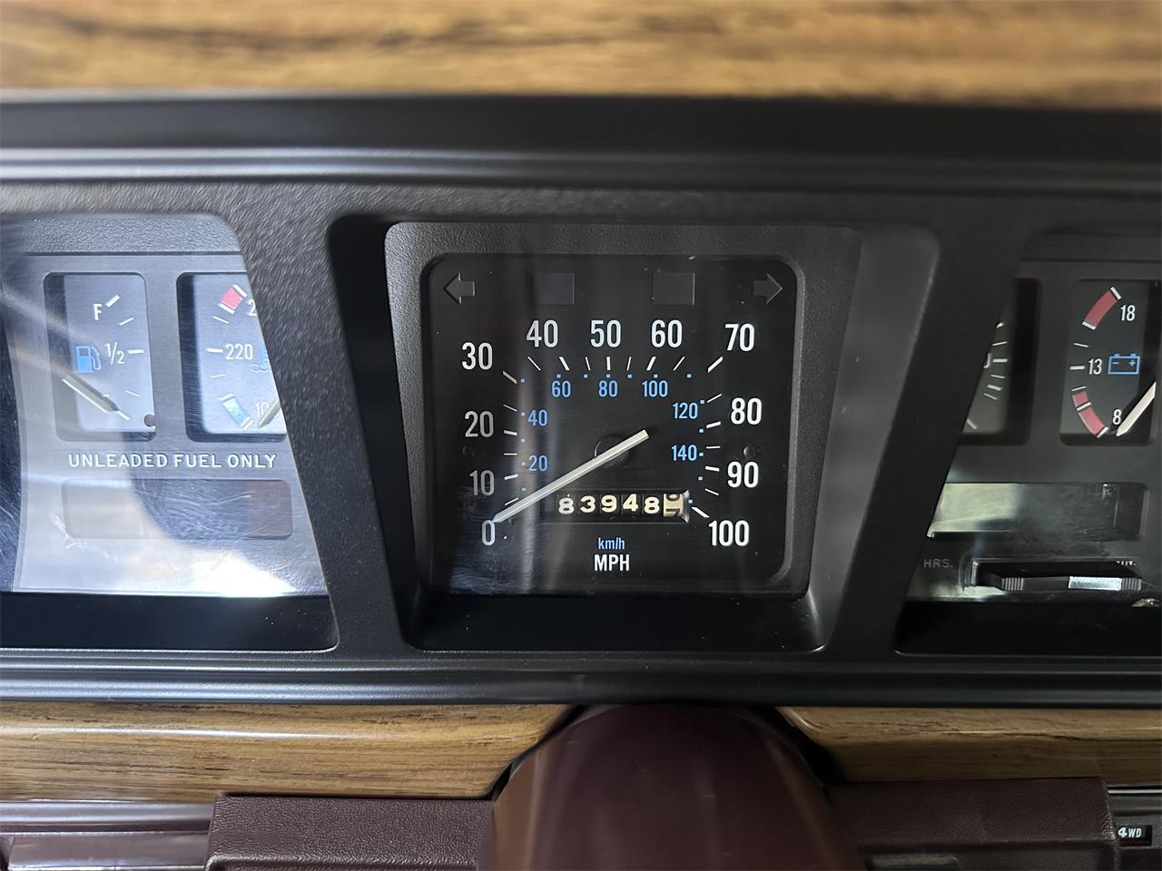 Jeep-Grand-wagoneer-1987-SilverGrey-Cordova-15