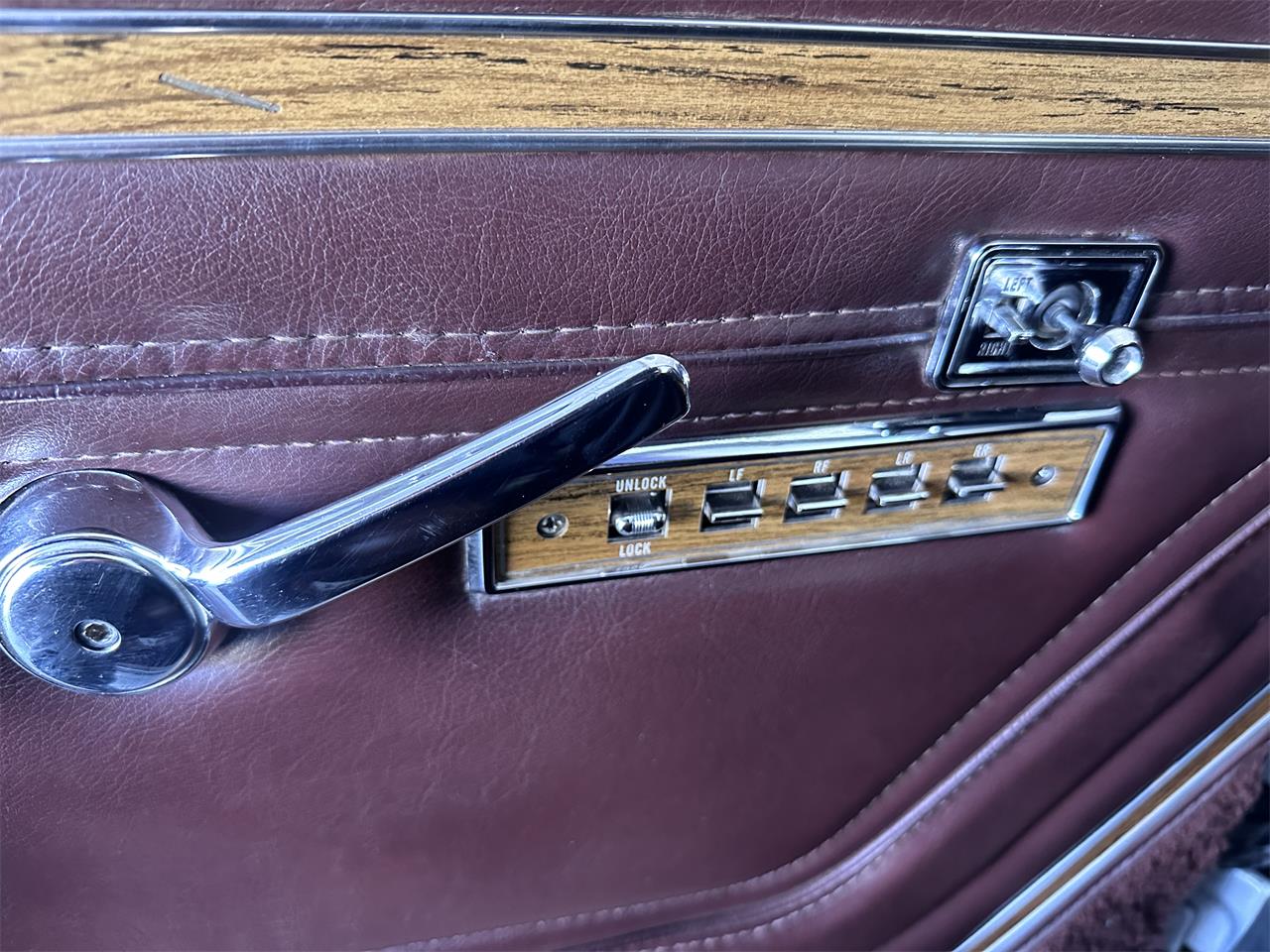 Jeep-Grand-wagoneer-1987-SilverGrey-Cordova-21