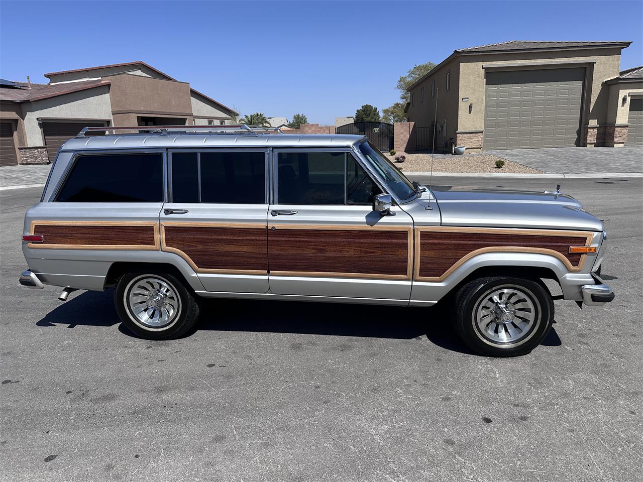 Jeep-Grand-wagoneer-1987-SilverGrey-Cordova-25